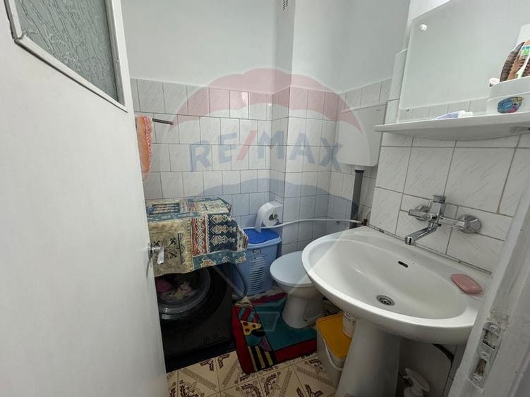 Apartament  cu 3 camere de vanzare 1 Mai - 9