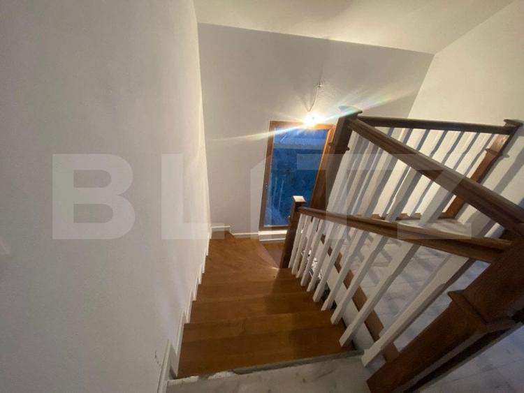 Casă individuală cu 6 camere cu Teren 500 Mp în Beclean