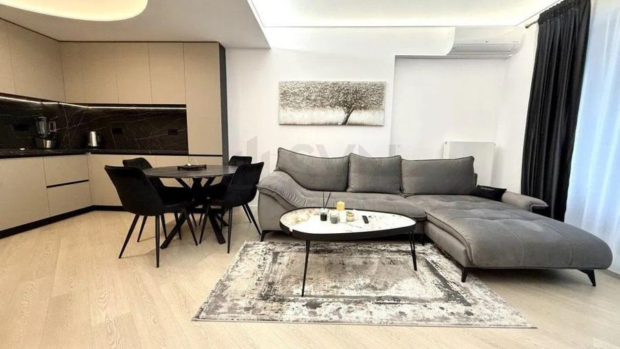 Apartament cu 3 camere semidecomandat, mobilat în Pipera