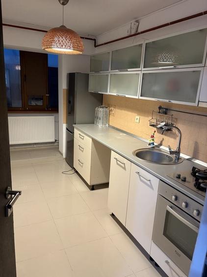 Apartament cu 4 camere decomandat în Central