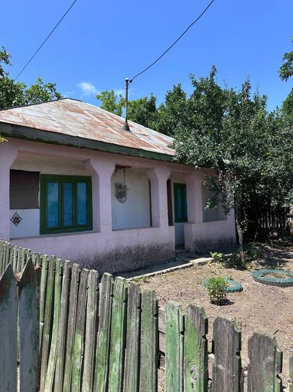Casă cu 3 camere în Luciu