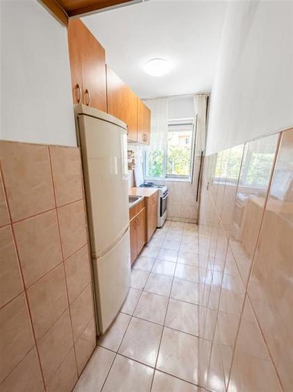 Apartament cu 3 camere semidecomandat în Nufărul