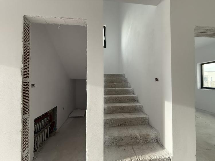 Duplex cu 4 camere cu Teren 300 Mp în Calea Urseni