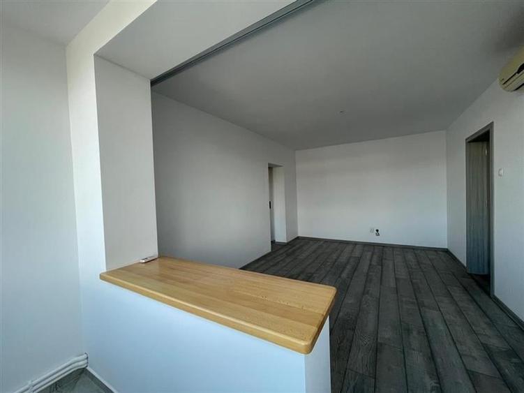 Apartament 3 camere de vanzare  zona ultracentrala - 2