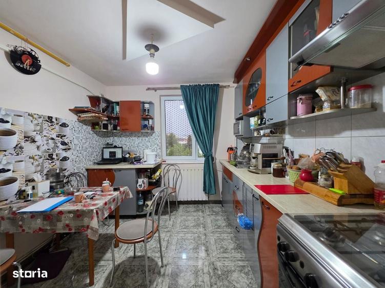 Apartament cu 3 camere decomandat în Deve