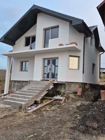 Casă individuală cu 4 camere cu Teren 360 Mp în Câmpenești