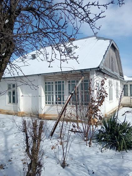 Casă cu 4 camere cu Teren 2200 Mp în Brăești