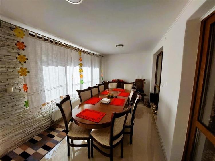 Duplex cu 6 camere cu Canalizare în Central