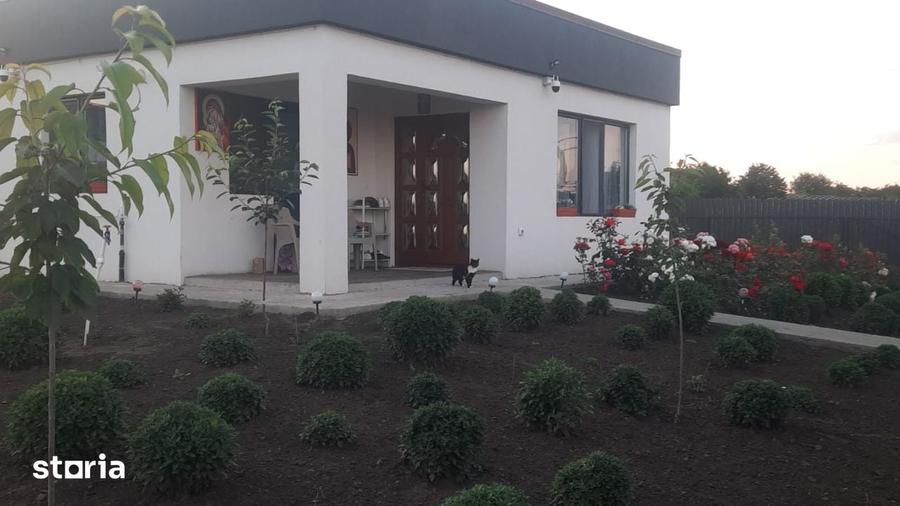 Casă cu 3 camere cu Teren 637 Mp în Tulucești