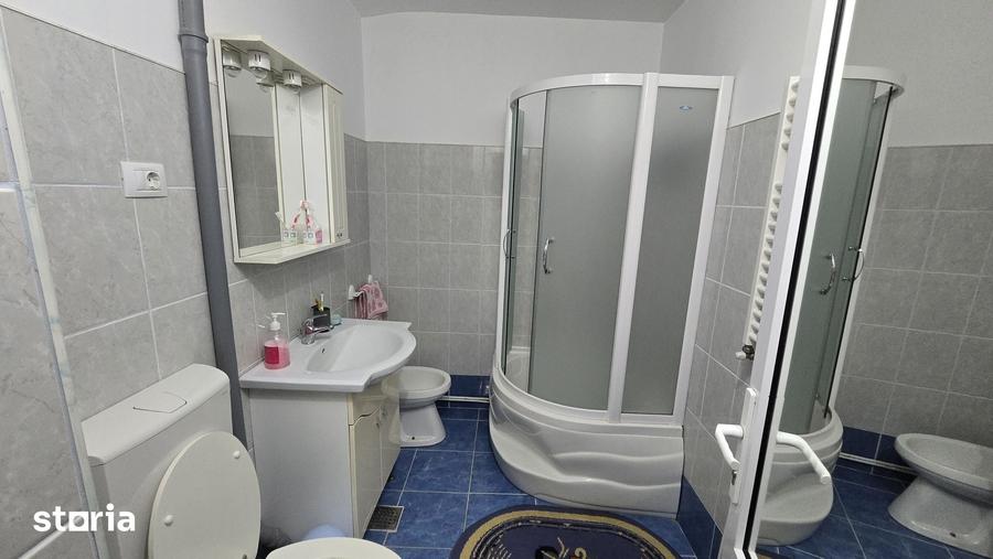 Apartament cu 2 camere decomandat în Roman