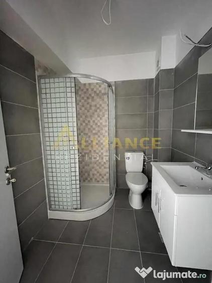 Apartament cu 3 camere decomandat în Apărătorii Patriei