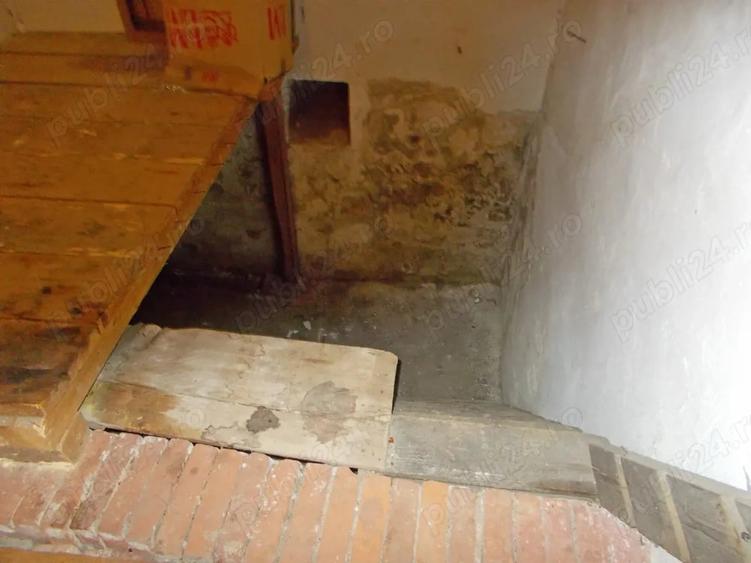 Casă cu 4 camere cu Teren 1800 Mp în Pișchia