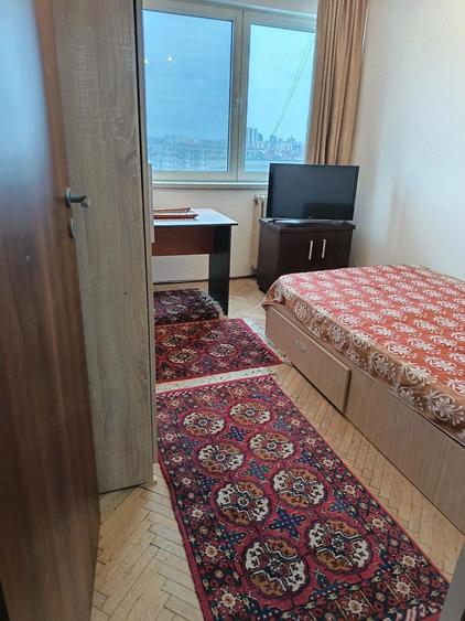 Apartament cu 4 camere decomandat în Gara de Nord