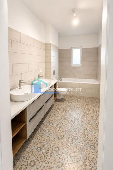 Casă individuală cu 5 camere cu Canalizare în Torontalului