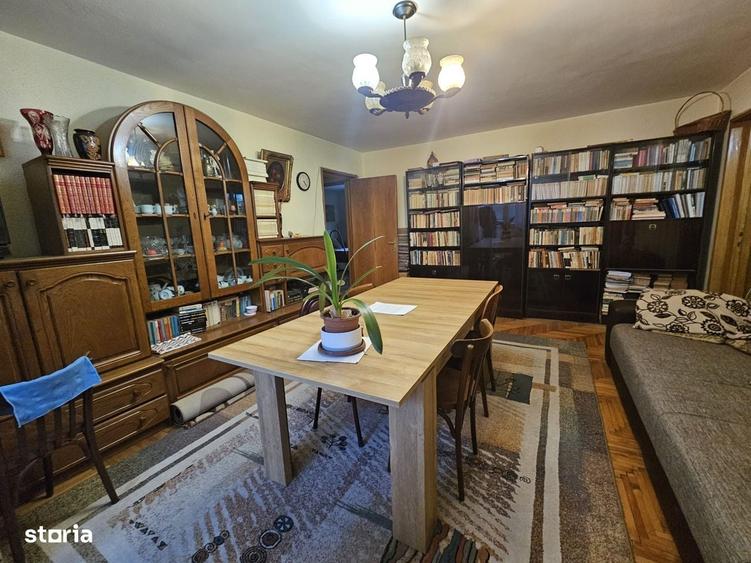 Apartament cu 3 camere semidecomandat în George Enescu