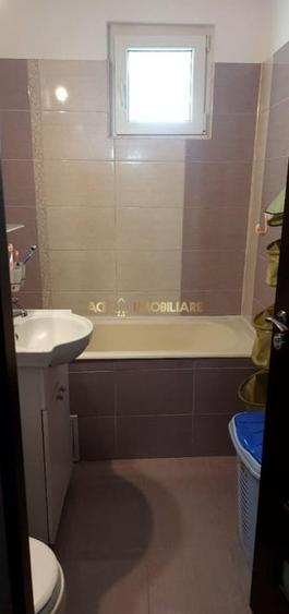 Apartament cu 2 camere semidecomandat, mobilat în Titan