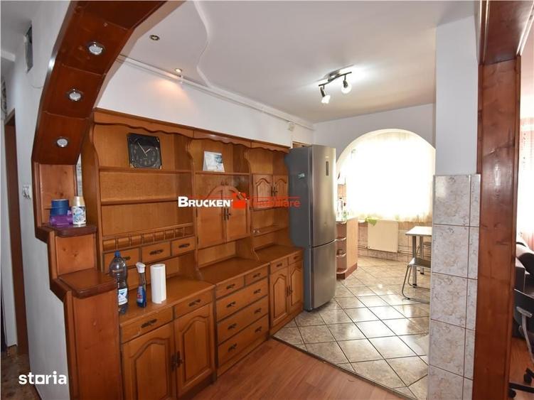 Apartament cu 3 camere decomandat în Sud