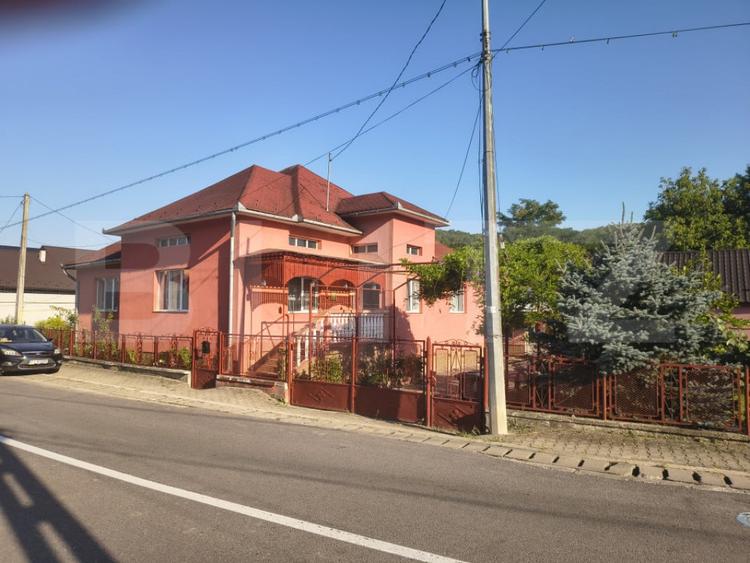 Casă cu 5 camere cu Teren 1325 Mp în Central