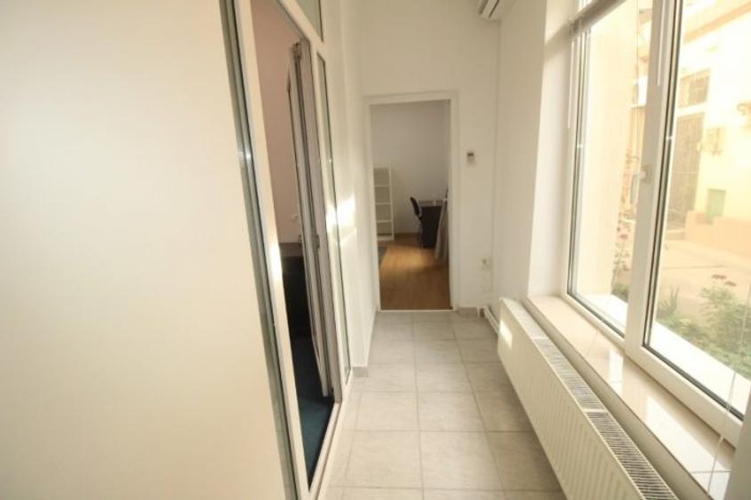Apartament cu 2 camere decomandat, mobilat în Romană