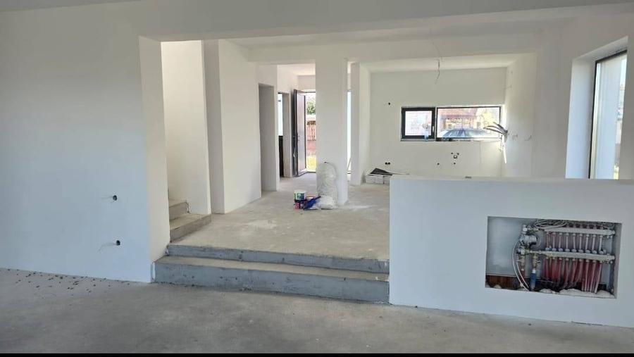 Casă cu 5 camere cu Teren 500 Mp în Central