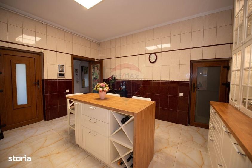 Casă cu 4 camere în Central