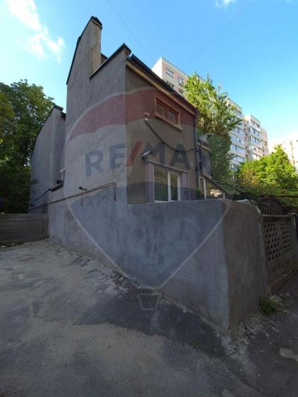 Casă / Vilă cu 11 camere de vânzare în zona Iancului - 19