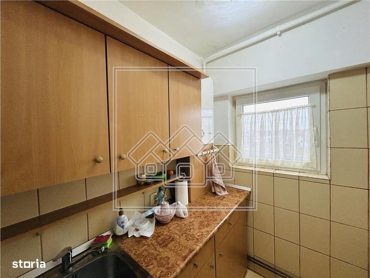 Garsoniera 26 mp utili, balcon, etaj 3, Zona Siretului - 11