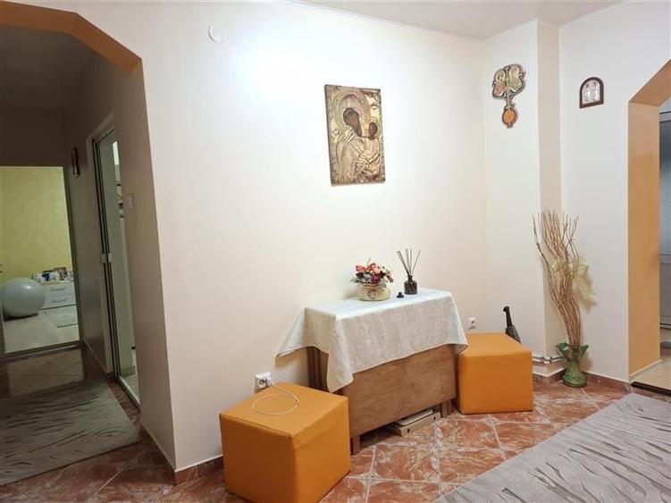 Apartament 2 camere, transformat in 3 camere, parter - 9