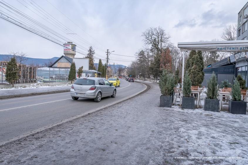 Comanesti, langa Politie – geamuri mari, vizibil - 1