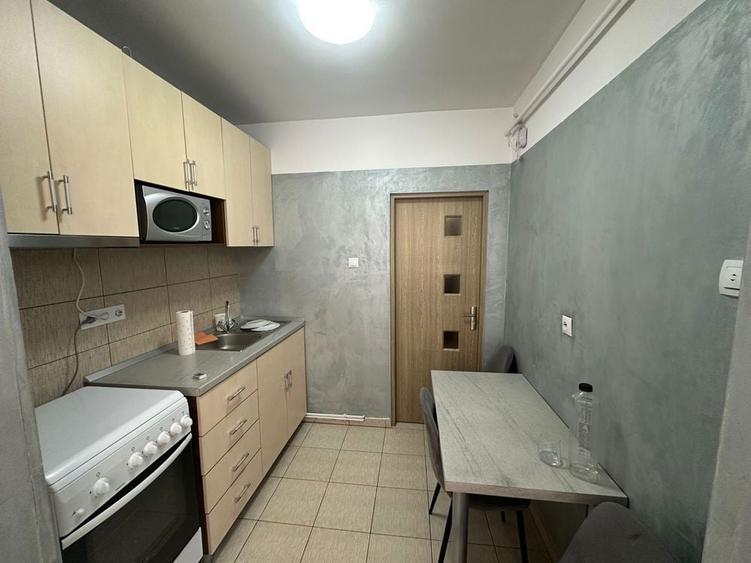 Inchiriez garsoniera! - 1