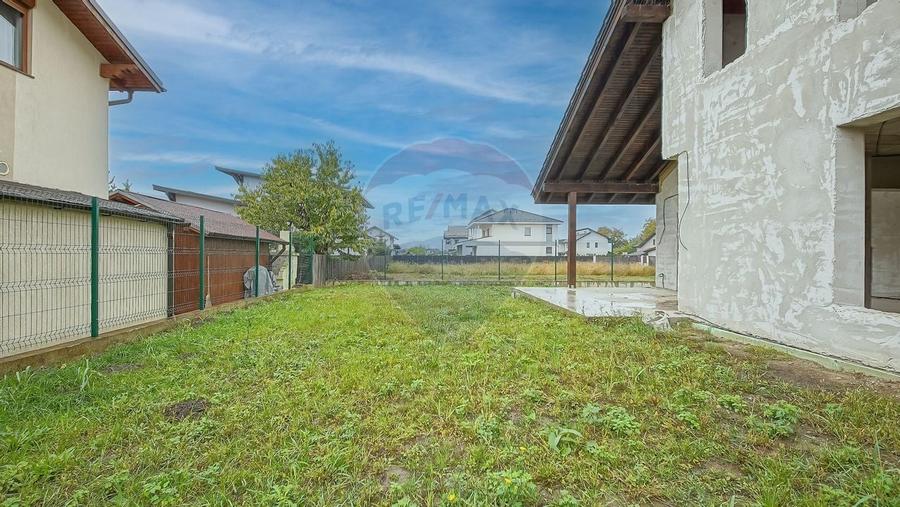 Casa spatioasa la gri, 4 camere, 3 bai, teren 500 mp - zona Bartolomeu - 7