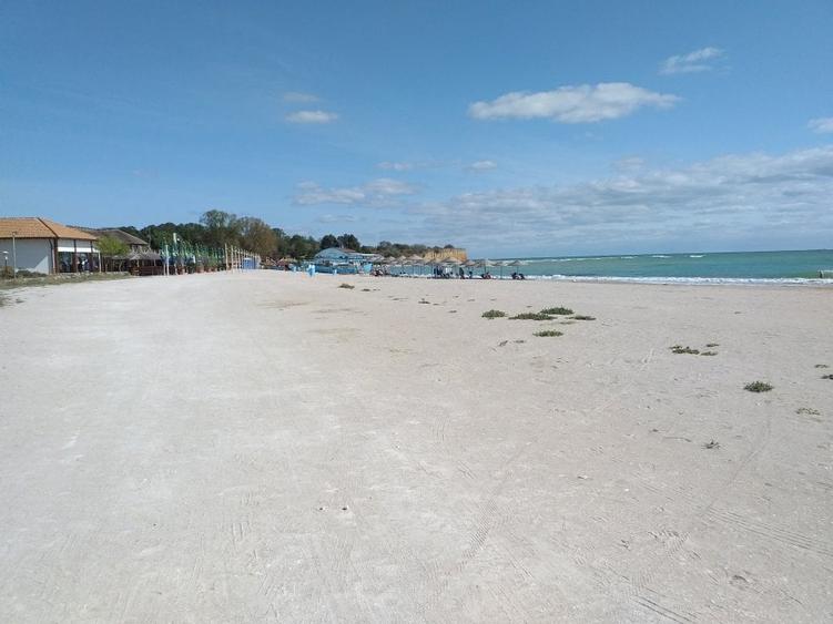 23August - Teren intravilan  6000mp 2fronturi de 46m  aproape de lac si mare - 7