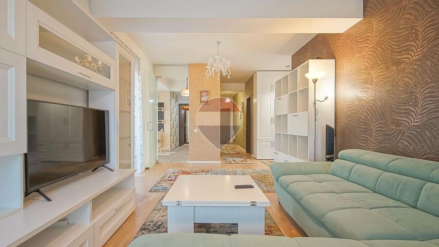 Apartament cu 3 camere decomandat, mobilat în Tractorul