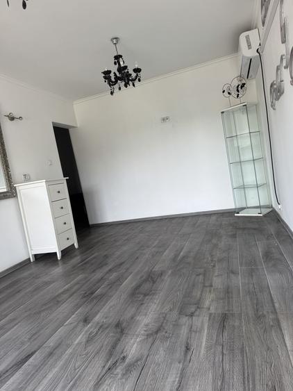 Apartament cu 2 camere decomandat în Broșteni