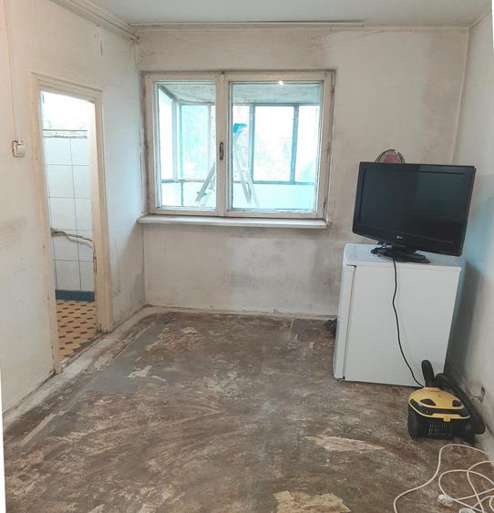 Toporasi-Branistari, sector 5, garsoniera-etaj 1 din P+4, bloc civilizat - 1