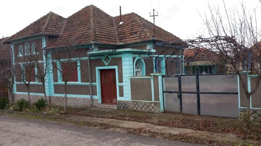 Vand casa la tara - 6