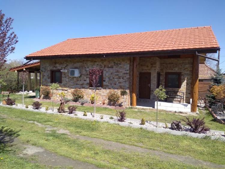 Vand casa proprietate in Mihaesti Valcea - 2