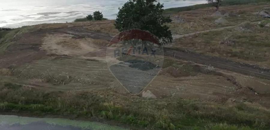 Teren Intravilan de Vanzare 5000 mp - Deschidere la Lac - 1