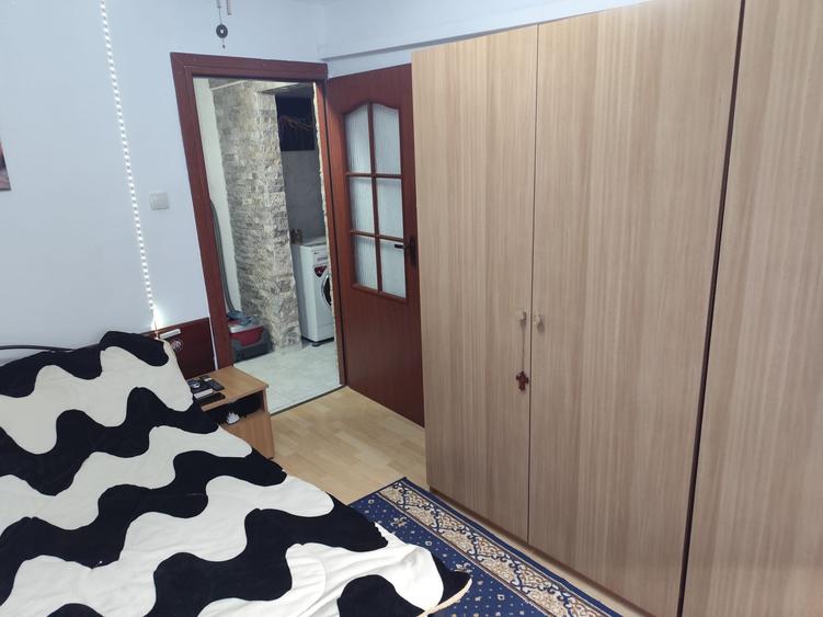Vând apartament cu 3 camere decomandat - 15
