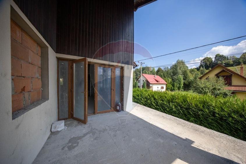 Casă / Vilă cu 8 camere / 7 bai de vânzare, Moieciu de Jos - 5