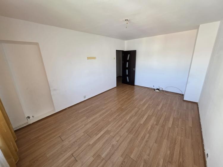 Capitol (Blvd Mamaia)- 2 camere decomandate 56mp, etaj 3/4 - 136.500euro - 11