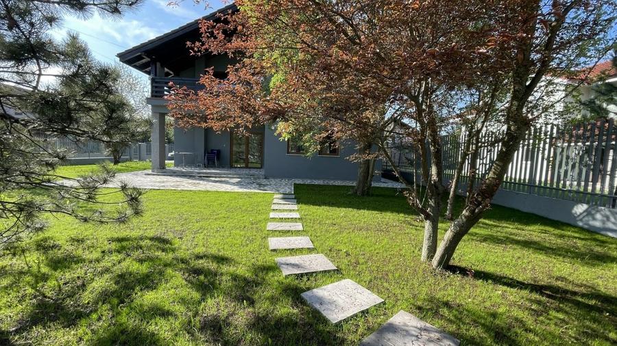 Vila Individuala complet mobilata Laguna Albastra cu garaj - 1