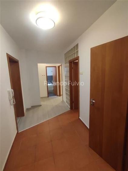 Vanzare apartament 3 camere Tei renovat, cu centrala