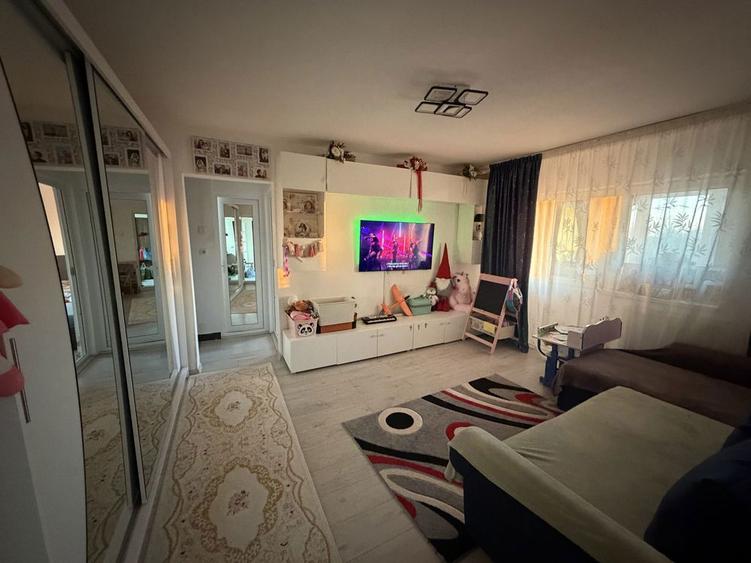 Apartament 2 camere semi-decomandat - 1