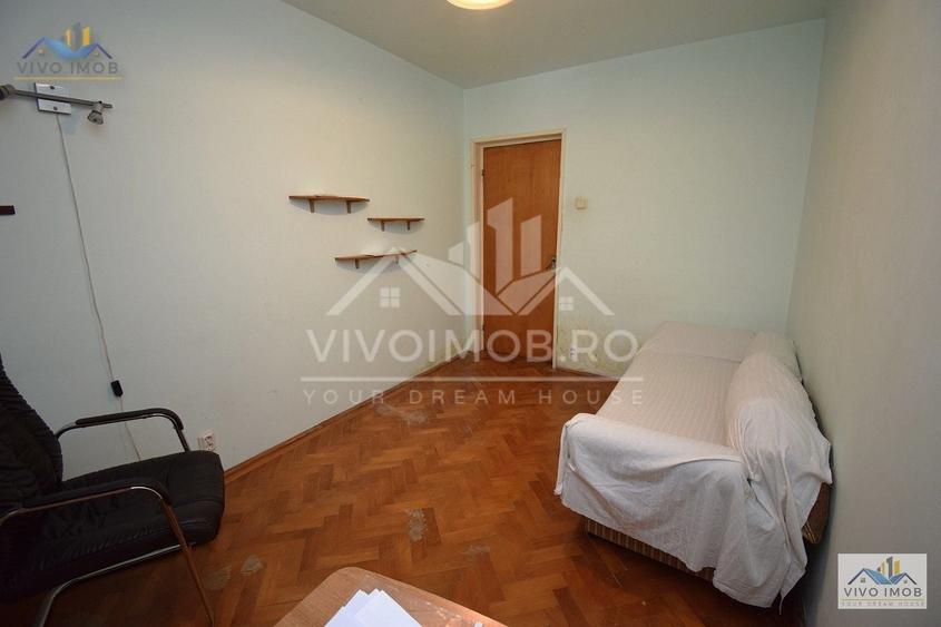 Apartament cu 3 camere semidecomandat în Titan