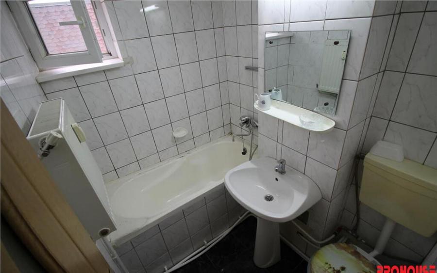 Zona Miron Costin - apartament 3 camere - etajul 2 - 2