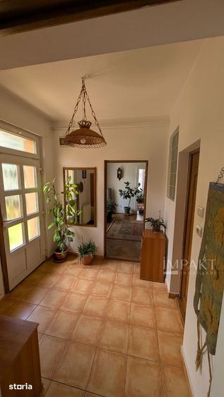 Casă cu 5 camere cu Teren 346 Mp în Central