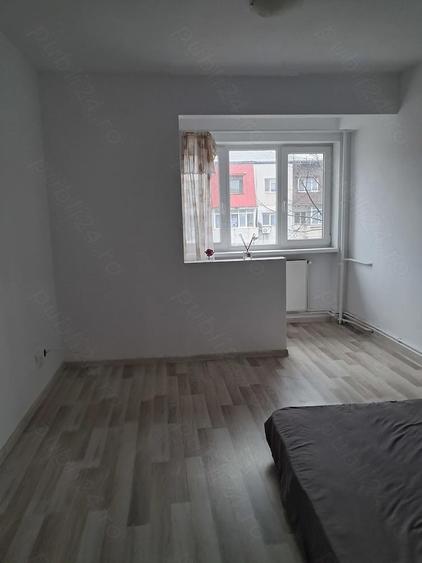 Proprietar,inchiriez apartament ,bacau,str.energiei et.3,semidecomandat , nemobilat,250 e. - 5