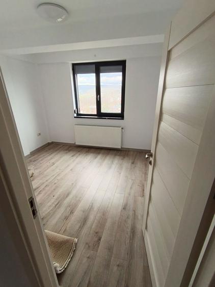 Inchiriez apartament 3 camere + garaj la parterul blocului - 1