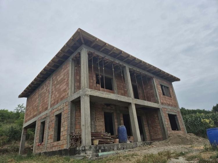 Casă cu 4 camere în Horlești